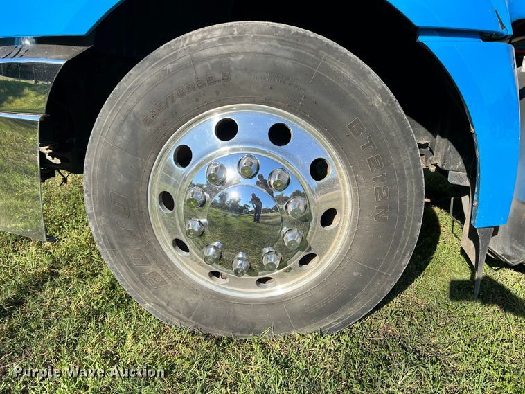 image for item DO8764 2010 International ProStar Premium  semi truck