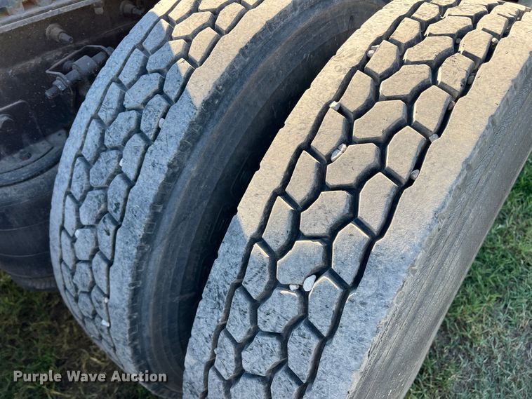 image for item DO8764 2010 International ProStar Premium  semi truck