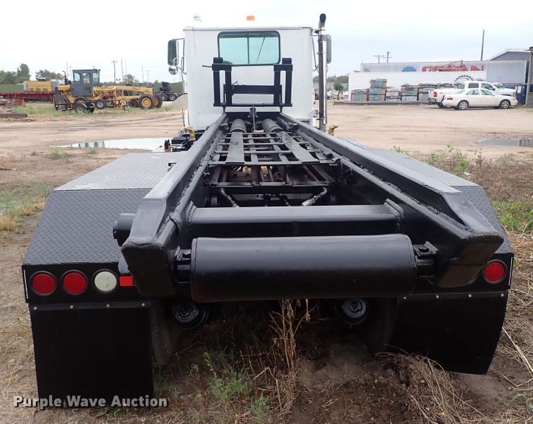 image for item DQ2942 1977 International Paystar 5000  roll-off container truck