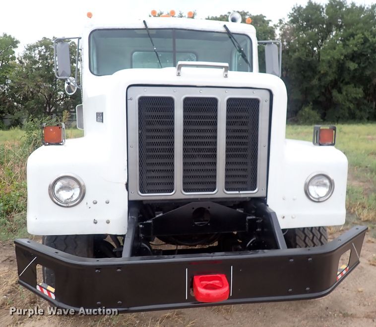 image for item DQ2942 1977 International Paystar 5000  roll-off container truck