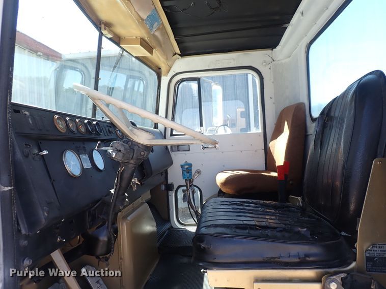 image for item DQ2942 1977 International Paystar 5000  roll-off container truck