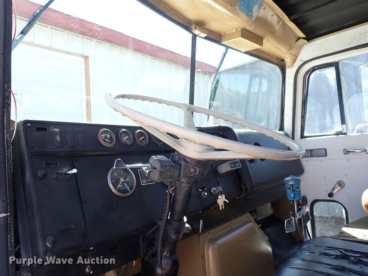 image for item DQ2942 1977 International Paystar 5000  roll-off container truck