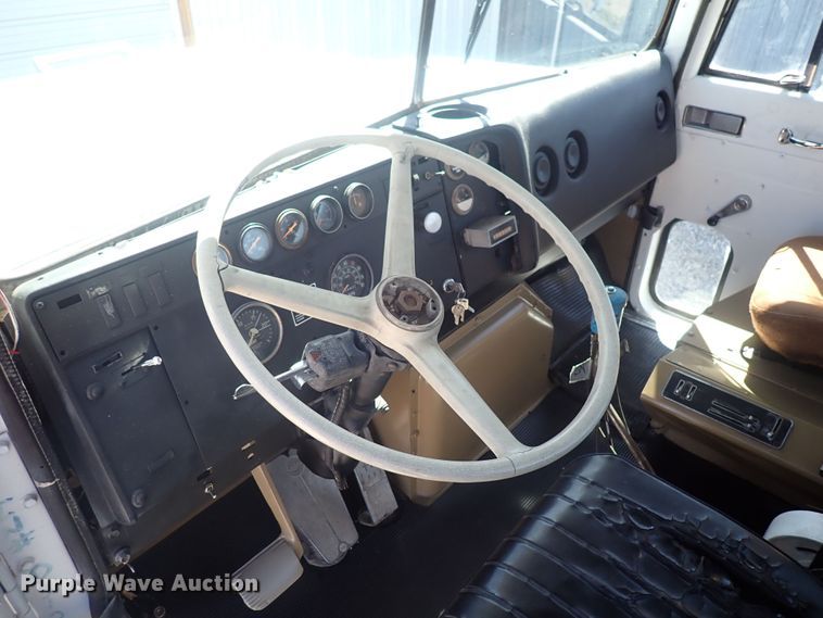 image for item DQ2942 1977 International Paystar 5000  roll-off container truck