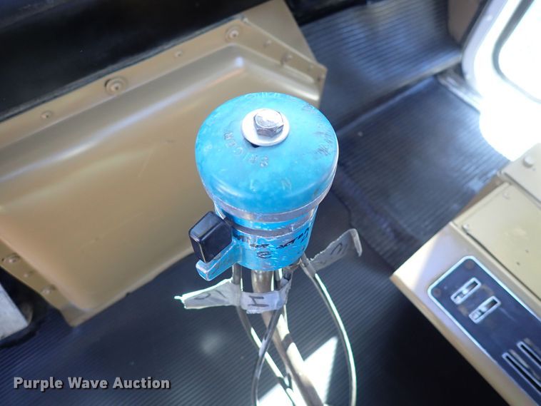 image for item DQ2942 1977 International Paystar 5000  roll-off container truck