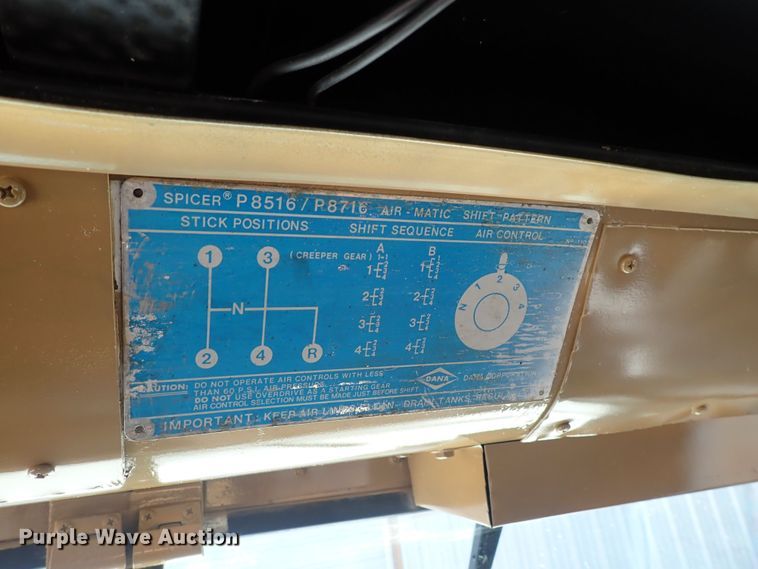 image for item DQ2942 1977 International Paystar 5000  roll-off container truck