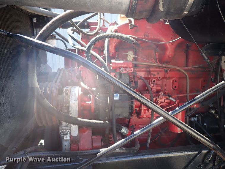 image for item DQ2942 1977 International Paystar 5000  roll-off container truck