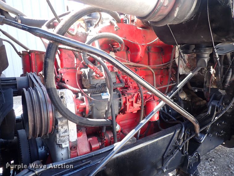 image for item DQ2942 1977 International Paystar 5000  roll-off container truck