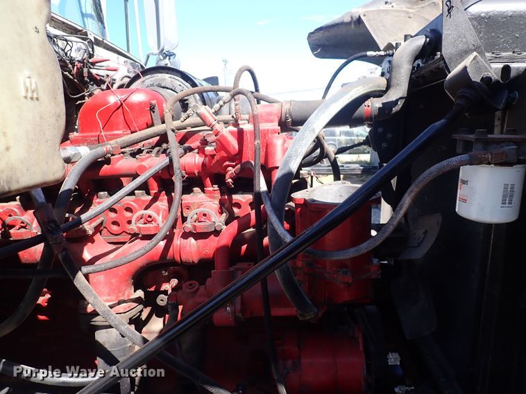 image for item DQ2942 1977 International Paystar 5000  roll-off container truck