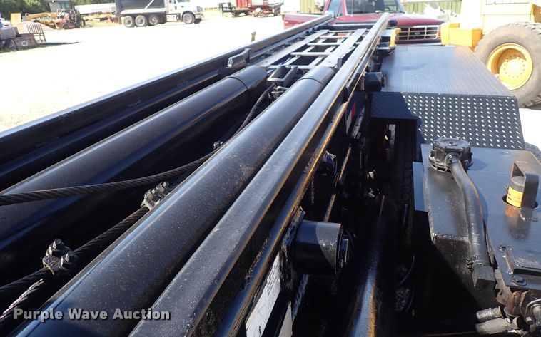 image for item DQ2942 1977 International Paystar 5000  roll-off container truck