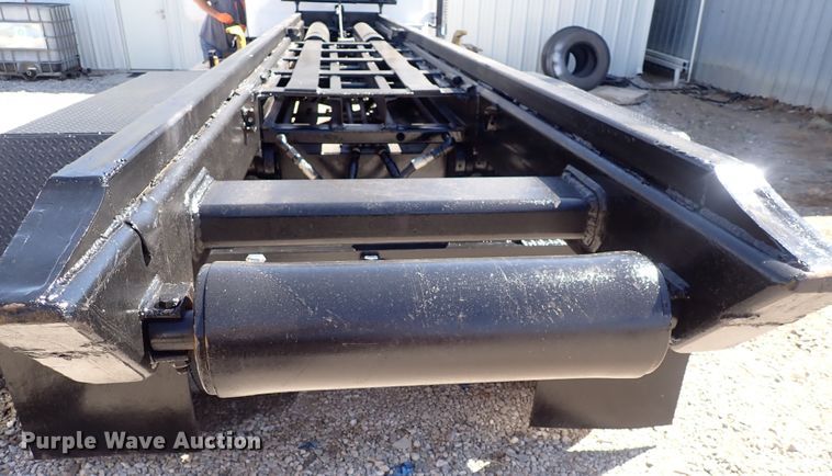 image for item DQ2942 1977 International Paystar 5000  roll-off container truck