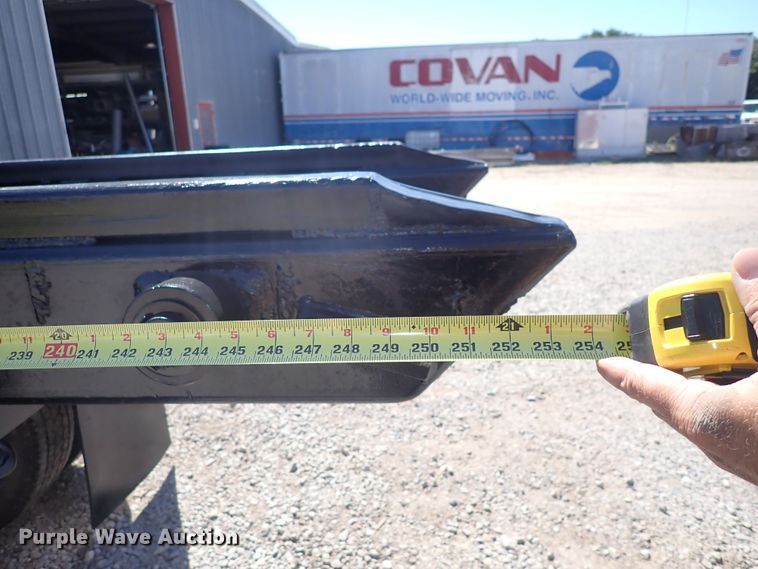 image for item DQ2942 1977 International Paystar 5000  roll-off container truck