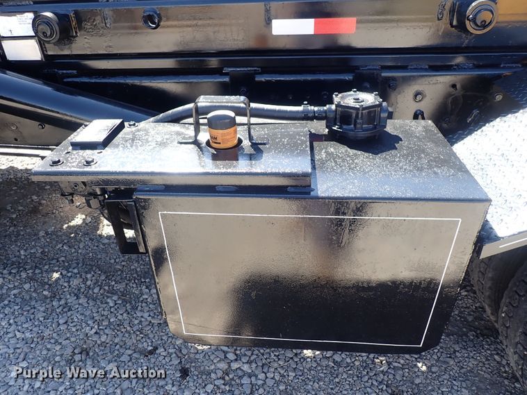 image for item DQ2942 1977 International Paystar 5000  roll-off container truck