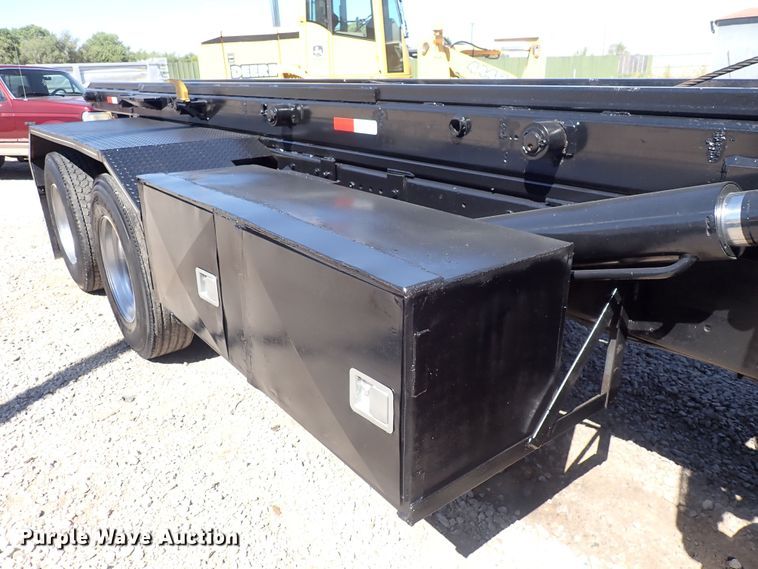 image for item DQ2942 1977 International Paystar 5000  roll-off container truck