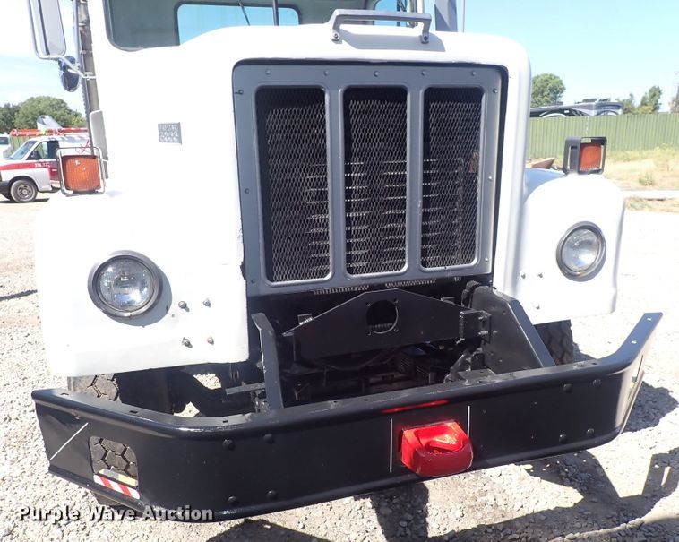 image for item DQ2942 1977 International Paystar 5000  roll-off container truck