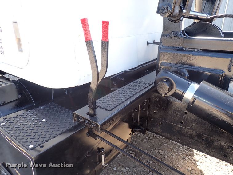 image for item DQ2942 1977 International Paystar 5000  roll-off container truck