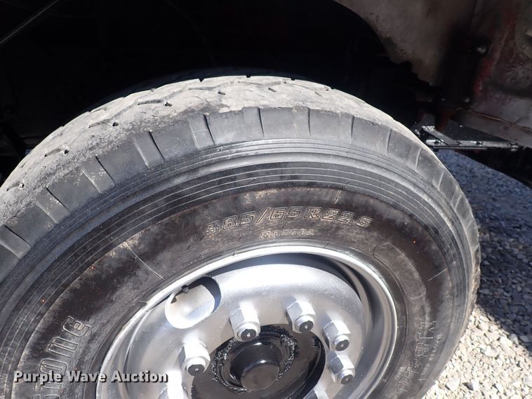 image for item DQ2942 1977 International Paystar 5000  roll-off container truck