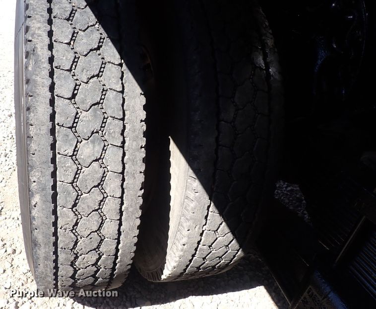 image for item DQ2942 1977 International Paystar 5000  roll-off container truck