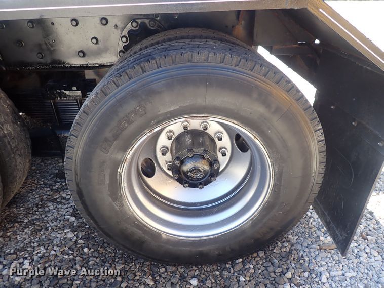 image for item DQ2942 1977 International Paystar 5000  roll-off container truck