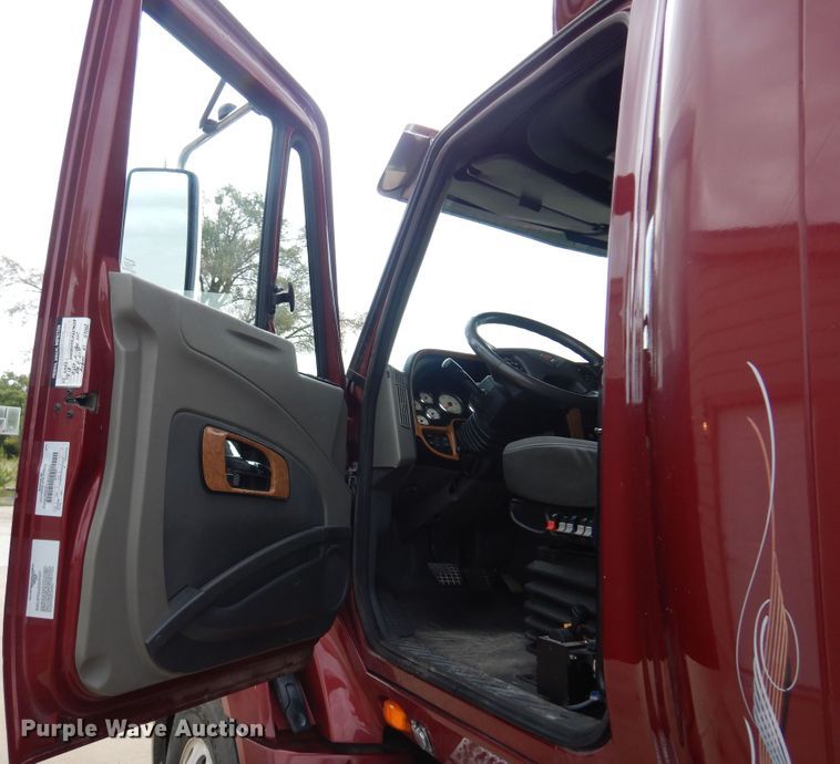 image for item DQ2947 2015 International ProStar  semi truck