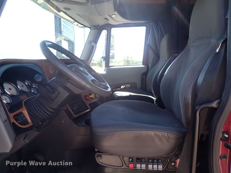 image for item DQ2947 2015 International ProStar  semi truck