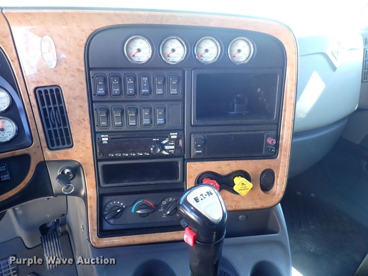 image for item DQ2947 2015 International ProStar  semi truck