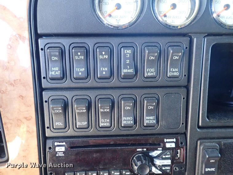 image for item DQ2947 2015 International ProStar  semi truck