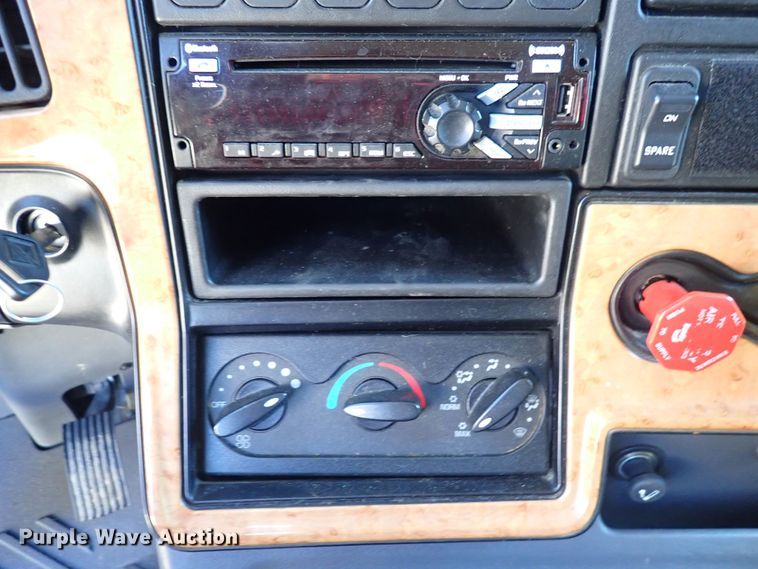 image for item DQ2947 2015 International ProStar  semi truck