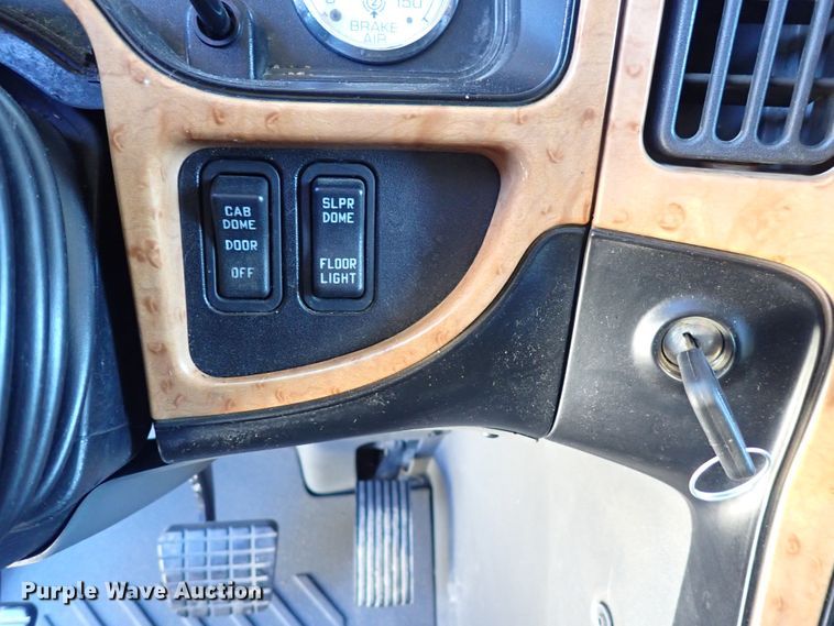 image for item DQ2947 2015 International ProStar  semi truck