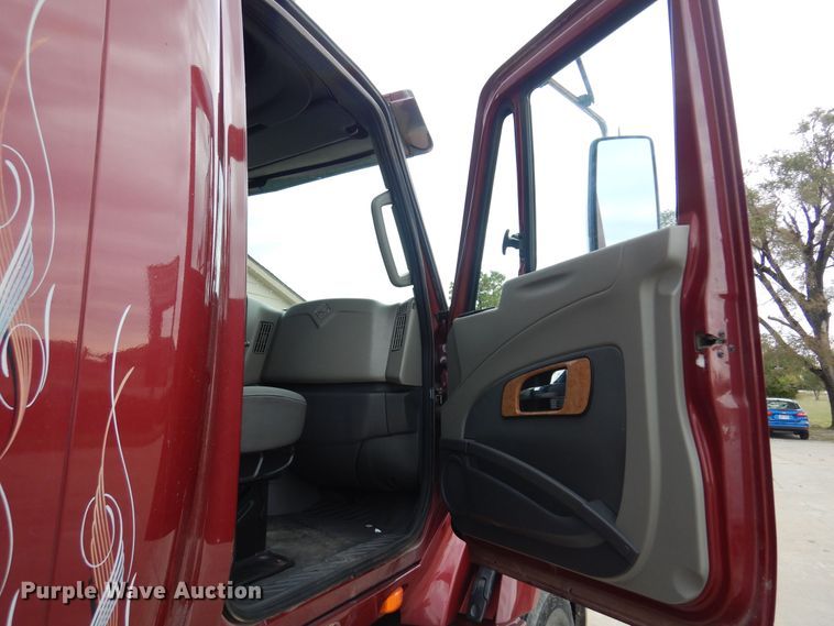 image for item DQ2947 2015 International ProStar  semi truck