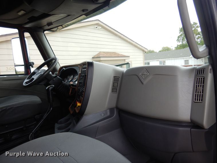 image for item DQ2947 2015 International ProStar  semi truck