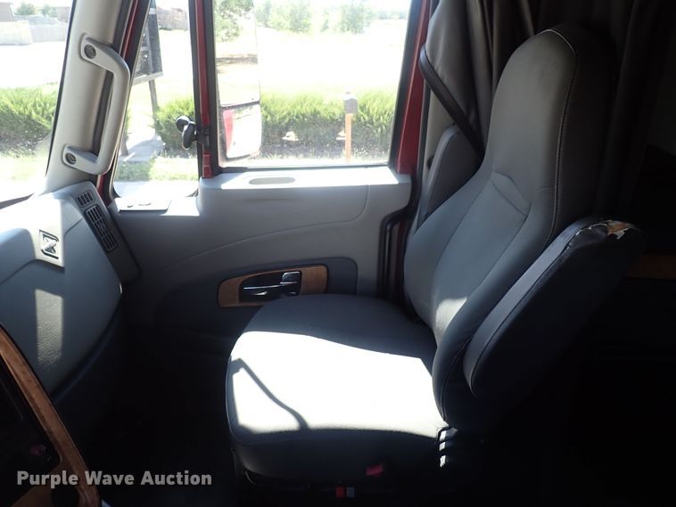 image for item DQ2947 2015 International ProStar  semi truck