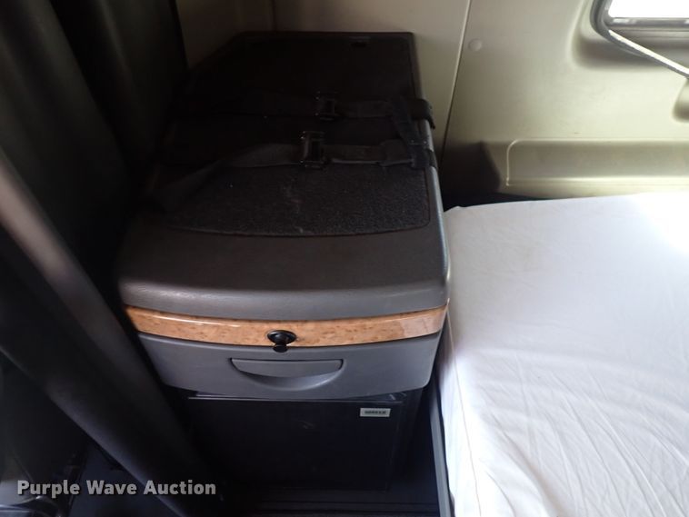 image for item DQ2947 2015 International ProStar  semi truck