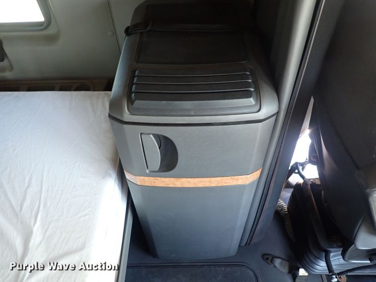 image for item DQ2947 2015 International ProStar  semi truck