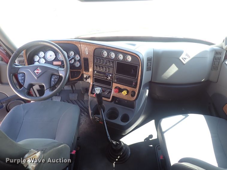 image for item DQ2947 2015 International ProStar  semi truck