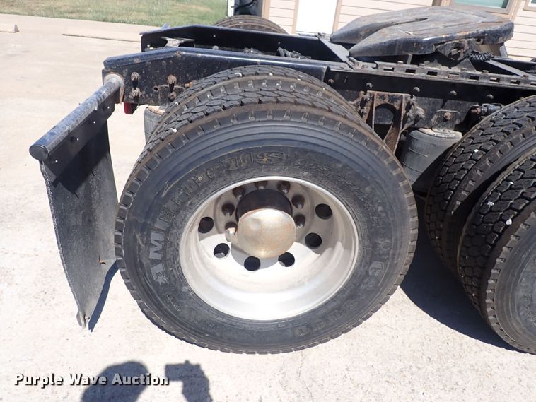 image for item DQ2947 2015 International ProStar  semi truck