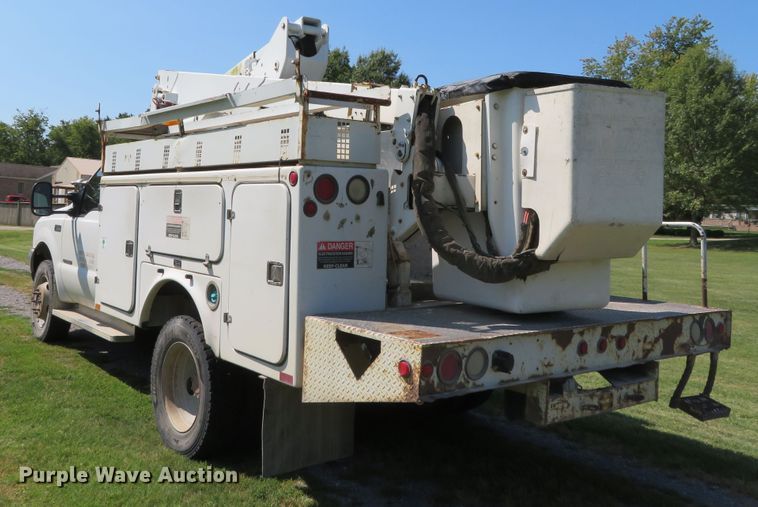 image for item DR0123 2000 Ford F550  bucket truck