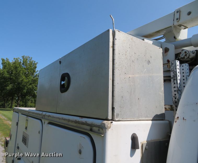 image for item DR0123 2000 Ford F550  bucket truck