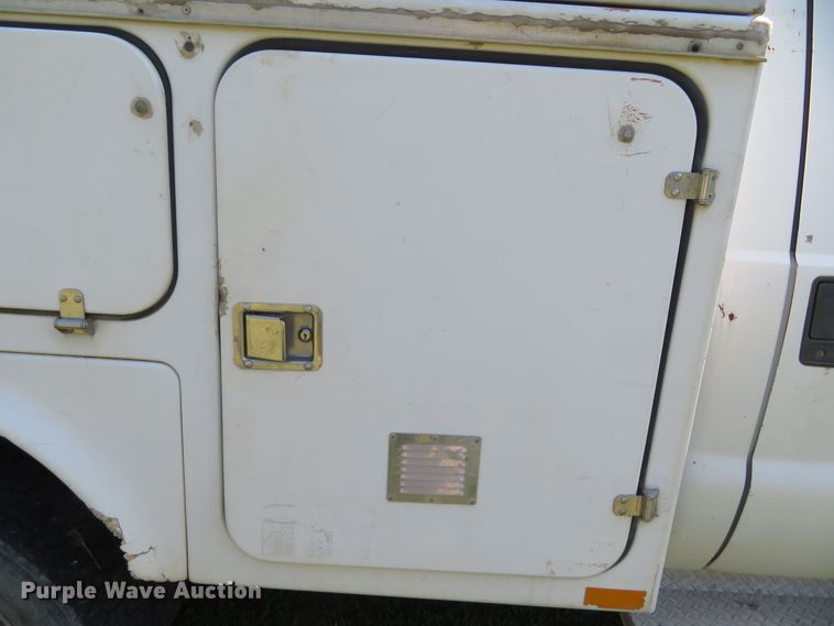 image for item DR0123 2000 Ford F550  bucket truck