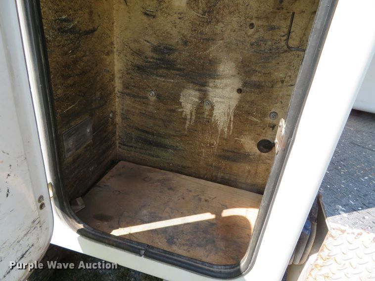 image for item DR0123 2000 Ford F550  bucket truck