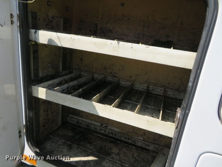 image for item DR0123 2000 Ford F550  bucket truck