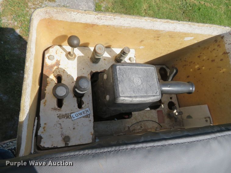 image for item DR0123 2000 Ford F550  bucket truck