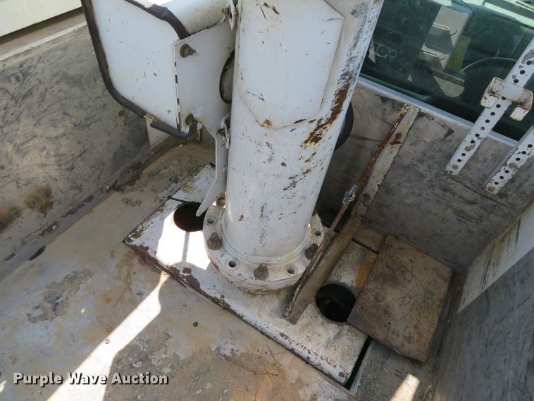 image for item DR0123 2000 Ford F550  bucket truck