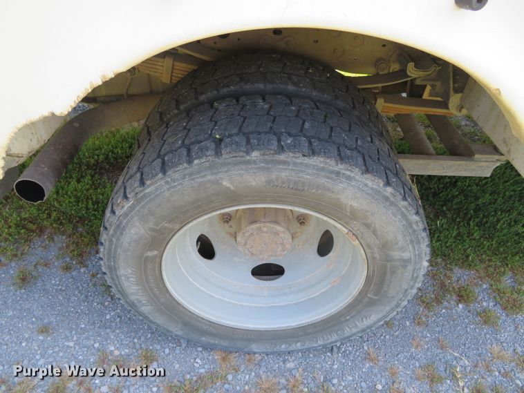 image for item DR0123 2000 Ford F550  bucket truck