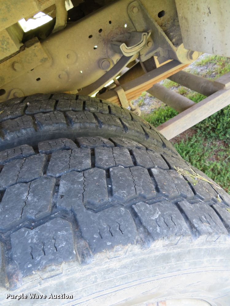 image for item DR0123 2000 Ford F550  bucket truck