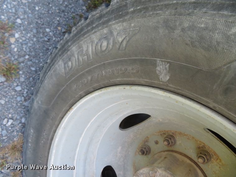 image for item DR0123 2000 Ford F550  bucket truck