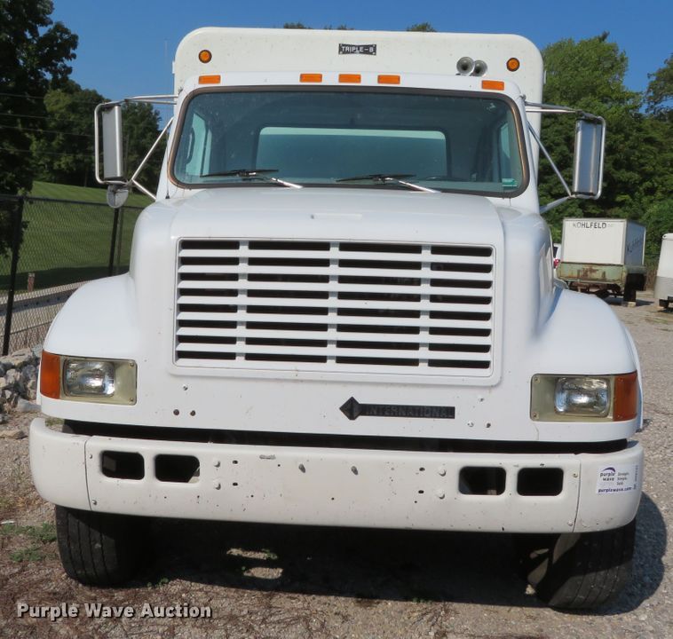 image for item DR0131 1998 International 4700  delivery truck