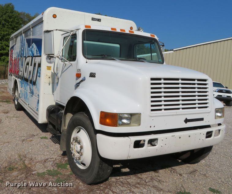 image for item DR0131 1998 International 4700  delivery truck