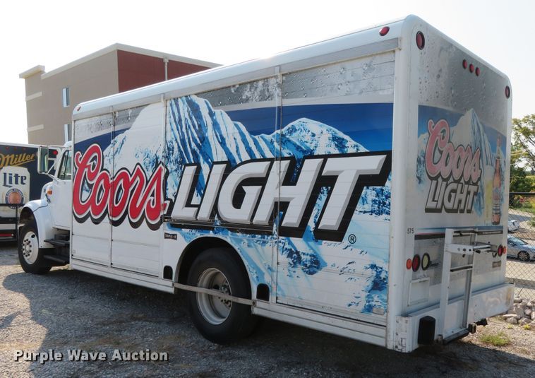 image for item DR0131 1998 International 4700  delivery truck