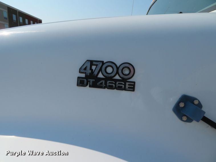 image for item DR0131 1998 International 4700  delivery truck