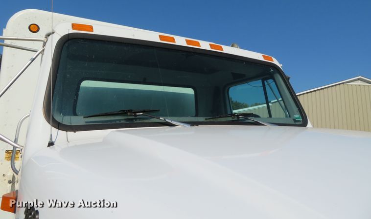 image for item DR0131 1998 International 4700  delivery truck